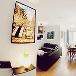 Lollipop Flats City Centre Supreme Suite
